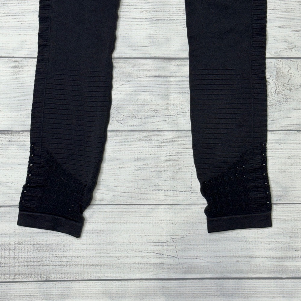 Gymshark Energy+ Seamless Leggings Black High Waisted Eyelet Ribbed Activewear - Picture 6 of 7